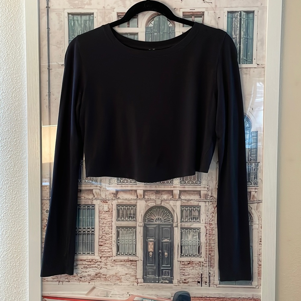 Lululemon - Black Long Sleeve